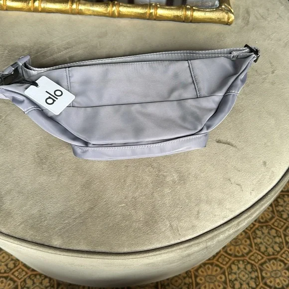 NWT ALO Yoga “Fog”  Belt Bag - Picture 8 of 8